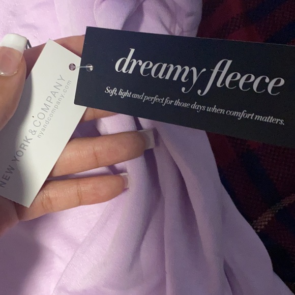 Light purple medium sweater never worn brand new - Picture 3 of 4